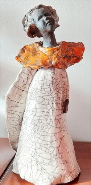 Ragazza con sciarpa arancione  di Praturlon Loreta