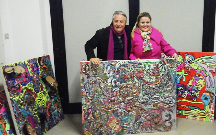 Il presidente dell'Archivio Monografico dell'Arte Italiana, Michele Maione, nello studio dell'artista DANIELA DI PASQUALE