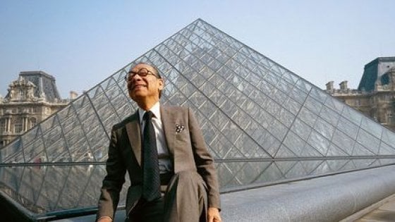 Addio a Ieoh Ming Pei, uno degli ultimi maestri dell’architettura modernista, autore della piramide di vetro del Louvre a Parigi.