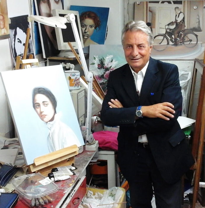 Il presidente dell'Archivio Monografico dell'Arte Italiana, Michele Maione, nello studio dell'artista Michele Scartozzi