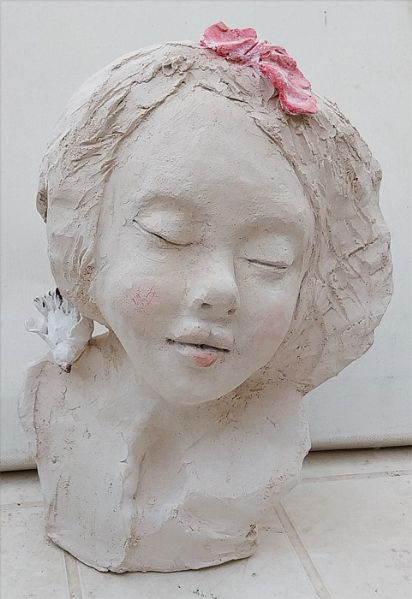 Bimba con fiocco rosso 