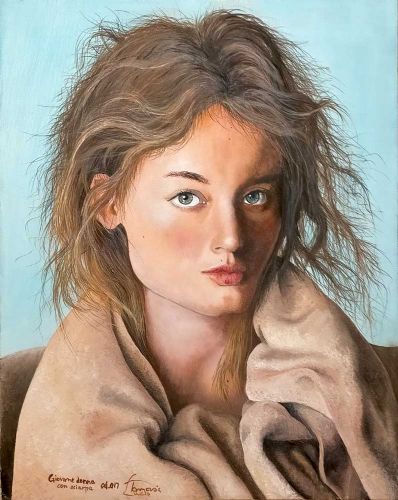 Giovane donna con sciarpa